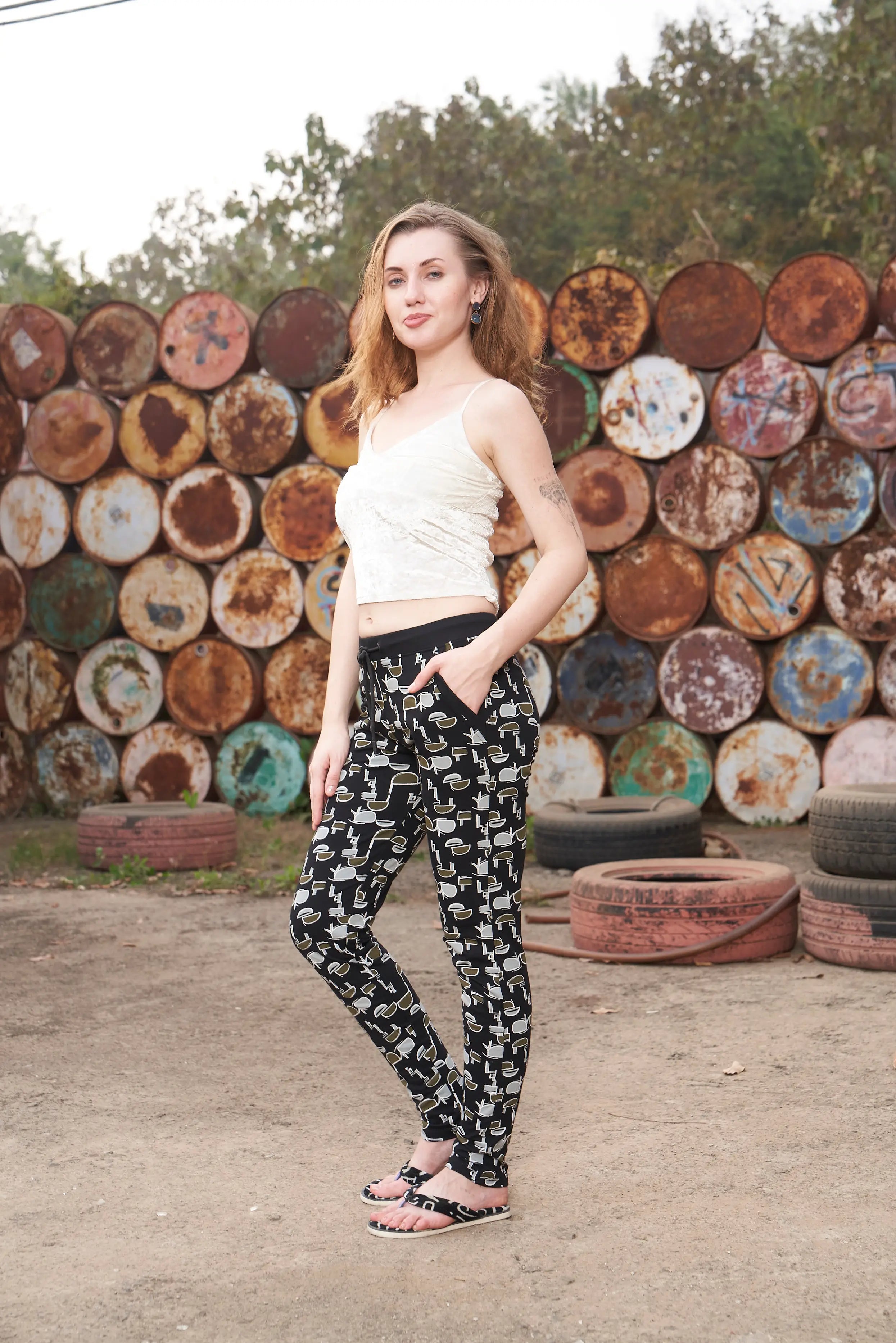 Low-Waist Rib Pants | Stylish Print Lounge & Functional Pockets